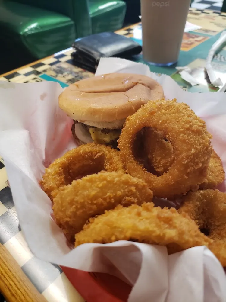 Cheeseburger with Onion Rings